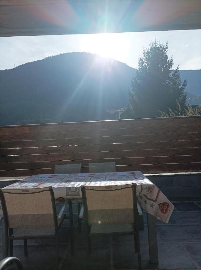 Joli Appart Terrasse Et Jardinet Albertville Kültér fotó
