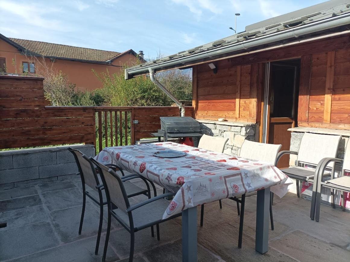 Joli Appart Terrasse Et Jardinet Albertville Kültér fotó